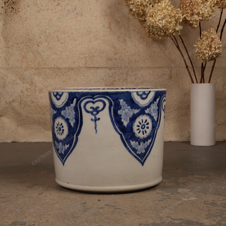 Antique Japanese Blue-and-White Porcelain Hibachi, 1868-1926 - 1