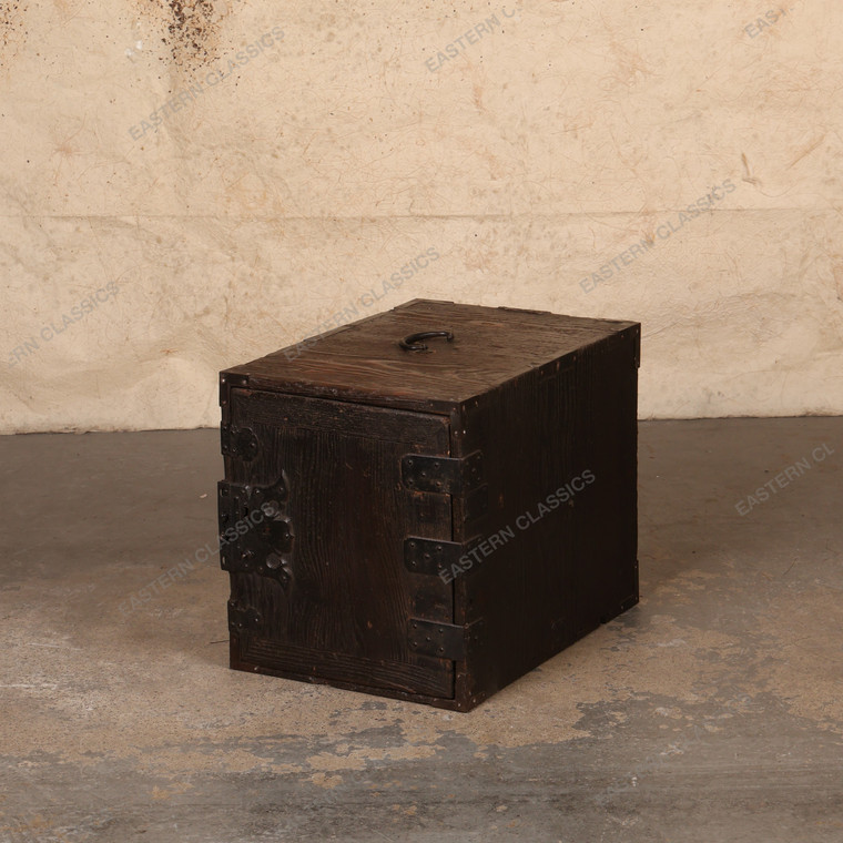 Antique Japanese Funa Tansu Ship Chest with Iron Hardware and Interior Drawers, Meiji, 1868-1911 - 1