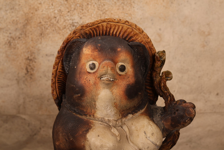 Ceramic Tanuki statue - vintage  Japanese raccoon (24J-446)