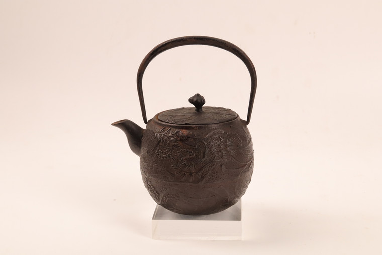 Vintage Japanese Iron Kettle for Sencha – Floral Engraving (24N-125-2)