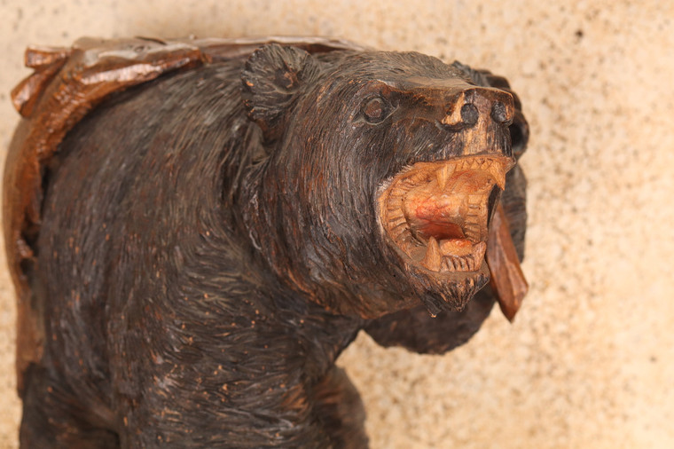 Japanese Wooden Hokkaido Ainu Bear (21M-66-1) one broken toe