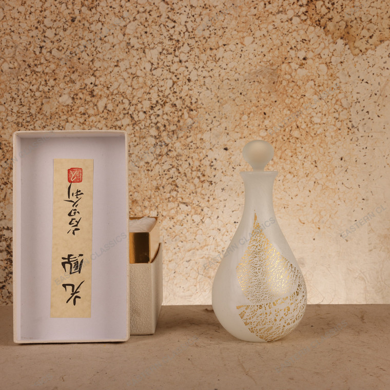Vintage Japanese Frosted Glass Decanter with Gold Leaf Motif, Heisei period (1990-2018) | SKU: 26J-0485 - 1