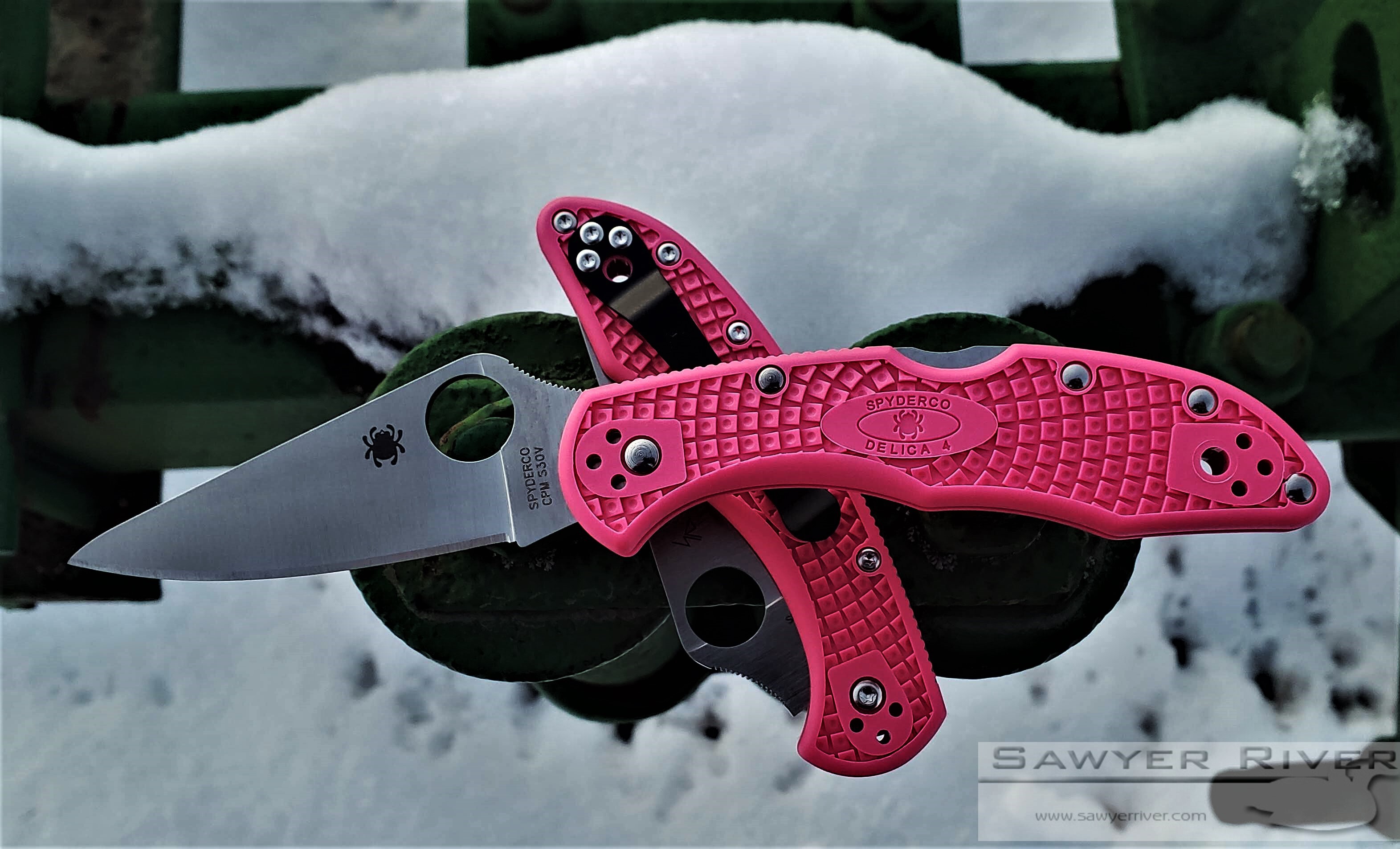 Spyderco Delica 4 Lightweight Pink Heals C11FPPNS30V Satin S30V