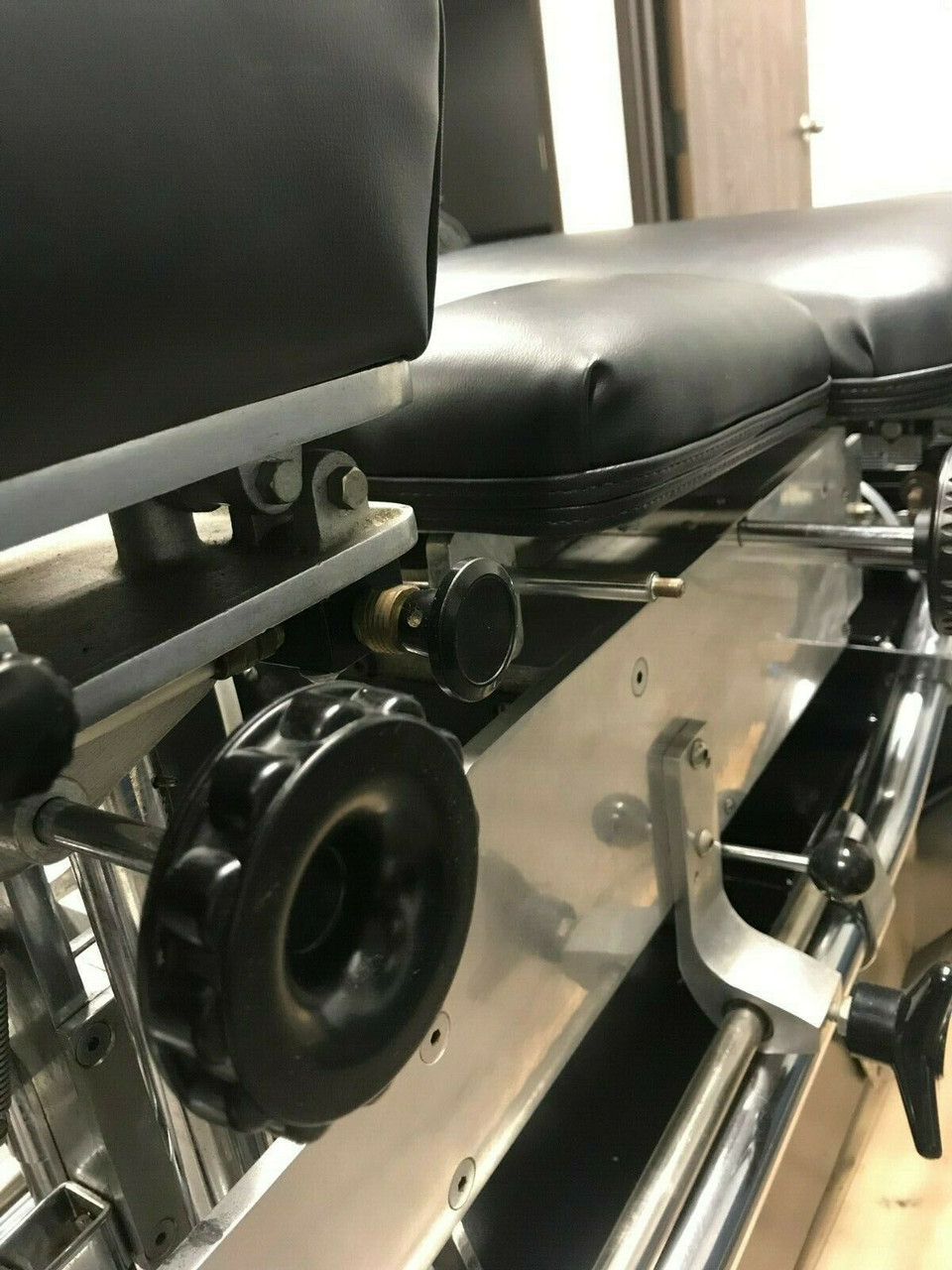 Chiropractic Table Zenith 460 Thompson Vertilift Hylo New