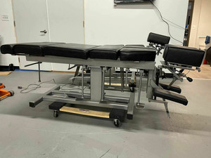Omni Chiropractic Table Genuine Omni table! 23" Black Omni Chiropractic Table Genuine Omni table! 23" Black