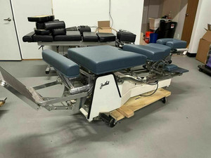 Chiropractic Zenith II 220 HiLo Table Pelvic Drop Cervical Drop Chest Breakaway Chiropractic Zenith II 220 HiLo Table Pelvic Drop Cervical Drop Chest Breakaway