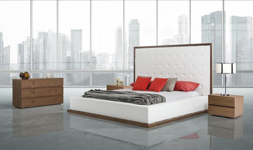 Queen Modrest Beth Modern Walnut with White Leatherette Bed / VGBBMD317-WAL-Q
