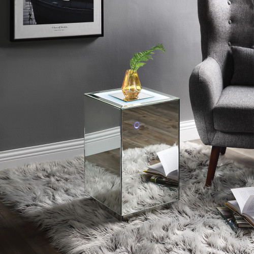 Nowles Accent Table W/Led / 97704