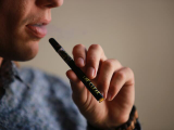 Rechargeable vs. Disposable Vape: Making the Right Choice for Your Vaping Experience