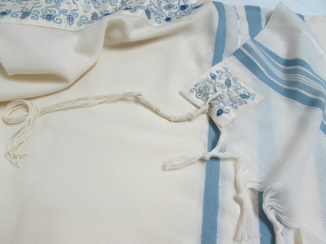 Tashbetz Pomegranate Motif Tallit