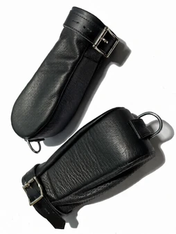 Abschließbare Bondage Faustlinge aus Leder – Vorderansicht