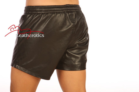 Rückenansicht der Boxershorts zur Darstellung des Schnitts und der Gesäßtasche