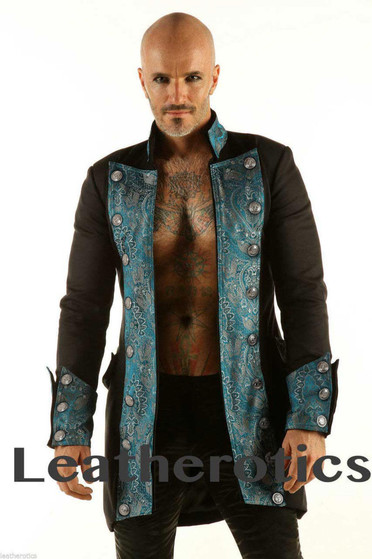Vorderansicht der schwarzen Baumwoll-Gothicjacke mit türkis gemusterten Besätzen und Metallknöpfen
