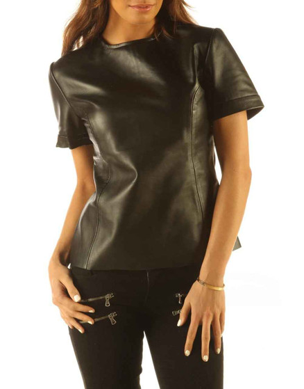 Schwarzes vollnarbiges Leder-T-Shirt, Vorderansicht mit taillierten Seitennähten.