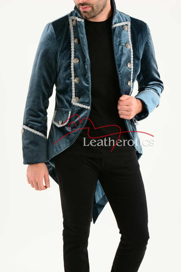 Seitenansicht Herren blauer Frack mit Schwalbenschwanz – taillierter Schnitt, breite Revers, edle Farbe