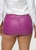 Rückdetail des lila Lederrocks mit Reißverschluss und Gürtelschlaufen