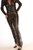 Model trägt figurbetonten schwarzen Lederanzug (Catsuit)