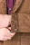 Detail der Manschette mit paisleygemustertem Stoff und Knopf