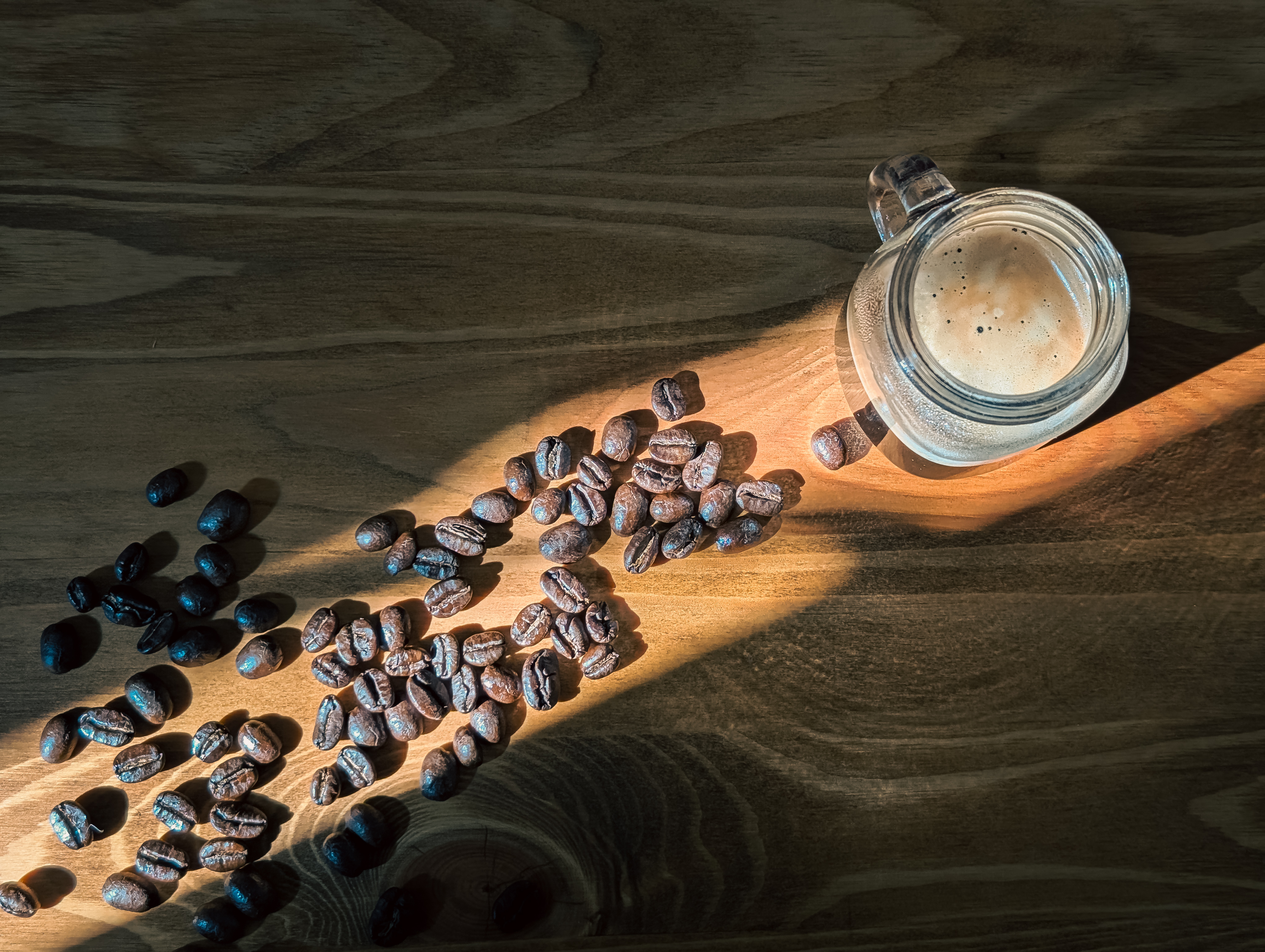 Freshly brewed coffee in glass carafe - CBC Roasters brewing guide Freshly brewed coffee in glass carafe - CBC Roasters brewing guide