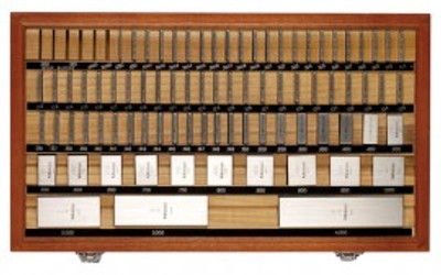Mitutoyo 516-402-26 Square Gauge Block Kit, 81 Pieces, Steel Mitutoyo 516-402-26 Square Gauge Block Kit, 81 Pieces, Steel