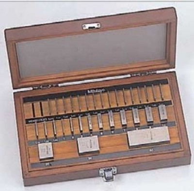 Mitutoyo 516-466-26 Metric Gauge Block Square Steel Set, 32, grade 0