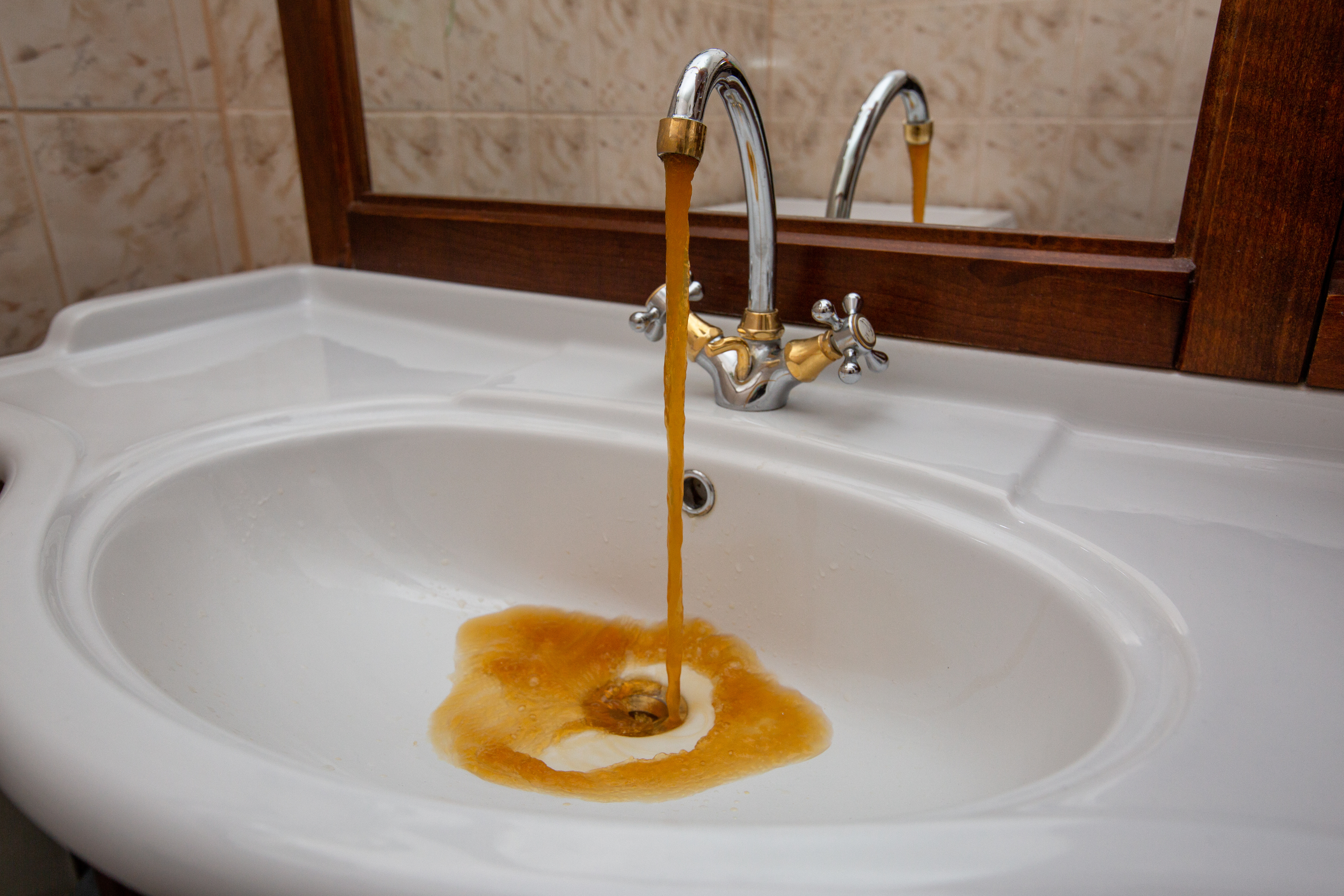 hand under faucet