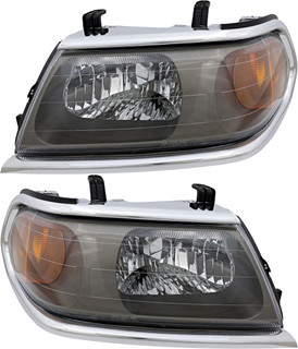 2000 Mitsubishi Montero Sport Headlights Driver Left and Passenger Right Side Halogen