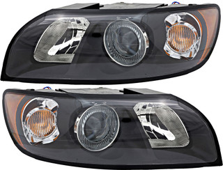 2005-2007 Volvo V50 Headlights Driver Left and Passenger Right Side Halogen