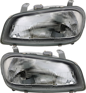 1996-1997 Toyota RAV4 Headlights Driver Left and Passenger Right Side Halogen