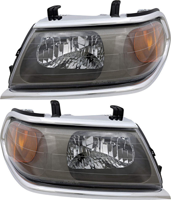 2000 Mitsubishi Montero Sport Headlights Driver Left and Passenger Right Side Halogen