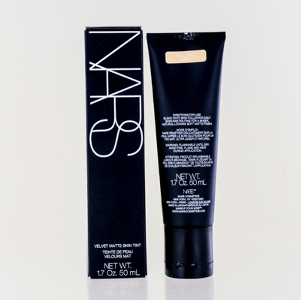 Nars Finland hydratant SPF 30 1,7 oz (50 ml) clair avec une nuance jaune neutre