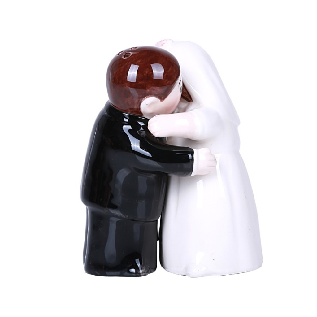 PT Magnetic Hugging Wedding Couple Salt and Pepper Shaker Set