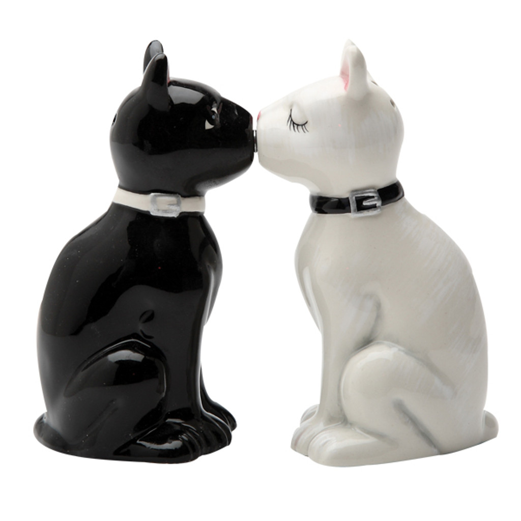 PT Feline Spicey Magnetic Kissing Cats Salt and Pepper Shaker Set