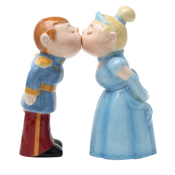 PT Kissing Royal Couple Salt and Pepper Shaker Set