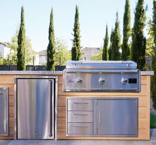 Blaze LTE PRO 40-Inch Natural Gas Griddle w/ Digital Temperature Screen & Lift-Assist Lid - Freestanding