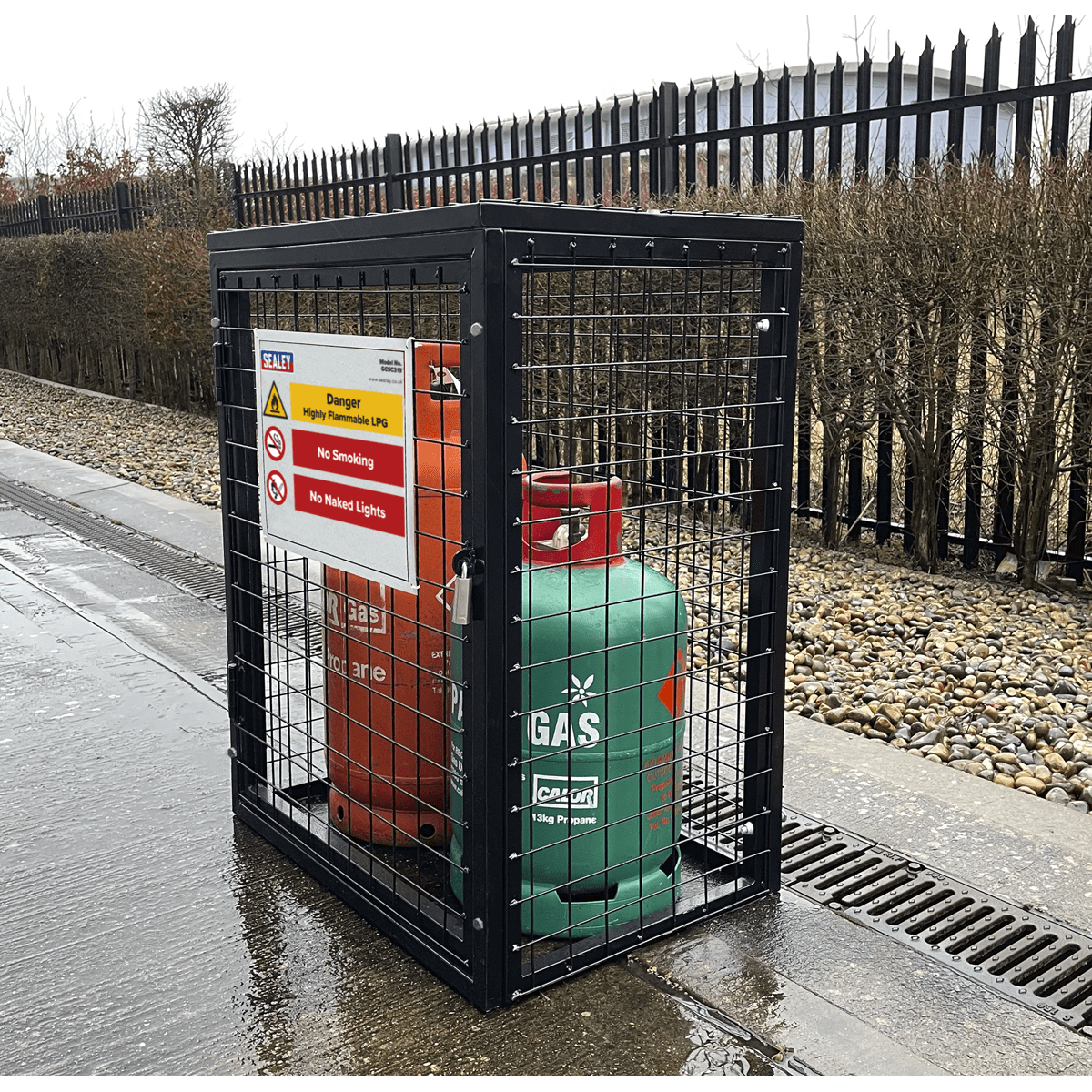 Sealey Safety Cage 2 x 19kg Gas Cylinders GCSC219 toolforce.ie