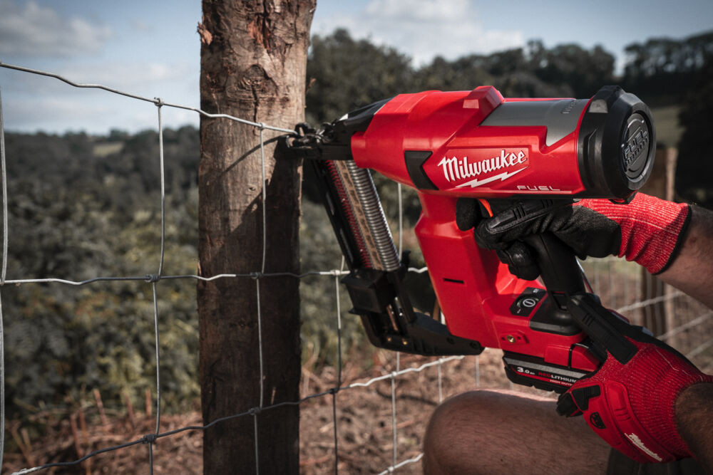 Milwaukee M18 Fuel Cordless Fencing Staple Gun M18FFUS201X Toolforce