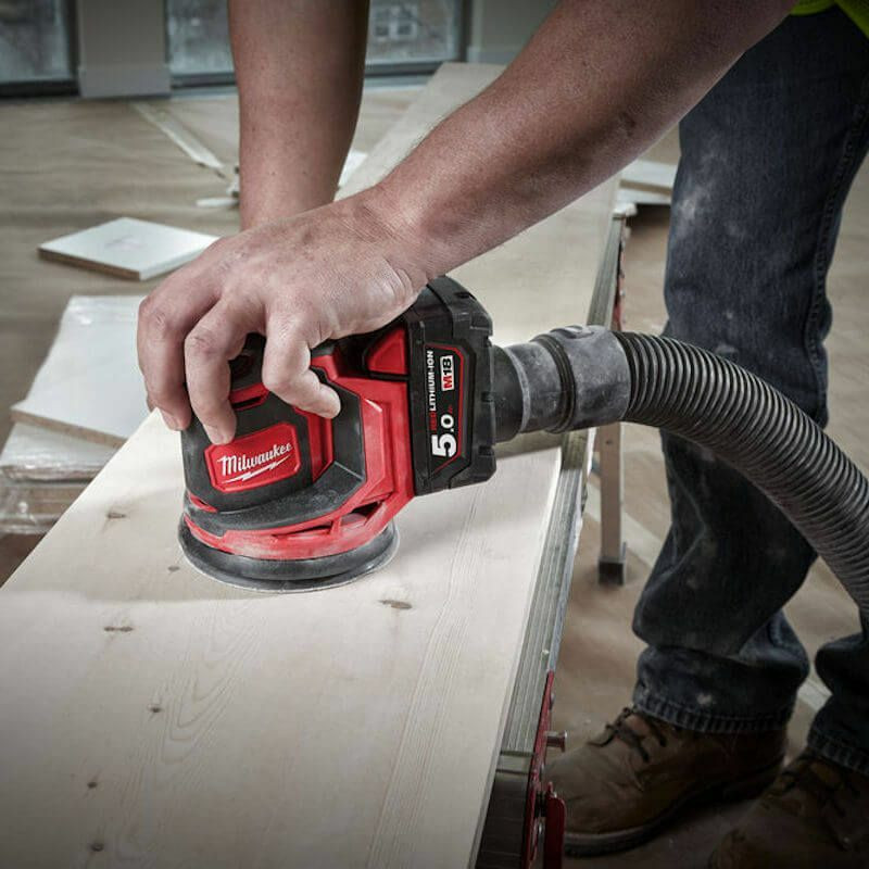 MILWAUKEE M18 RANDOM ORBITAL SANDER 