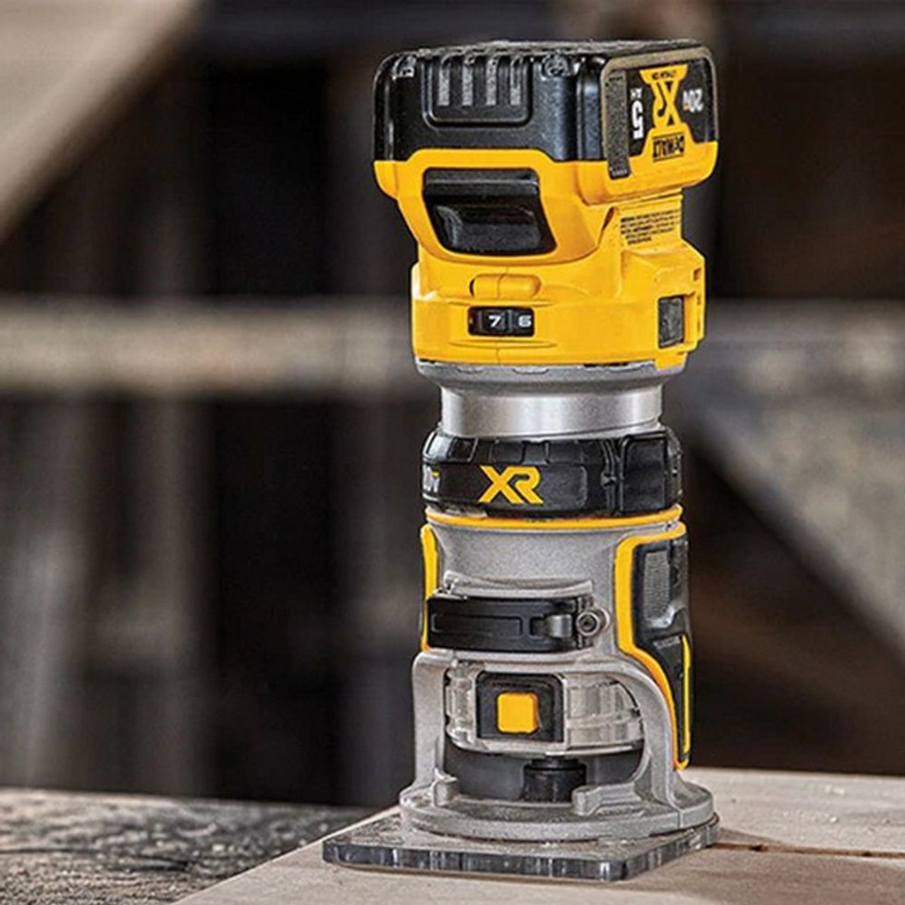 DEWALT DCW604P2-QW 18v XR Cordless Brushless 1/4'' Router Kit with battery  and charger