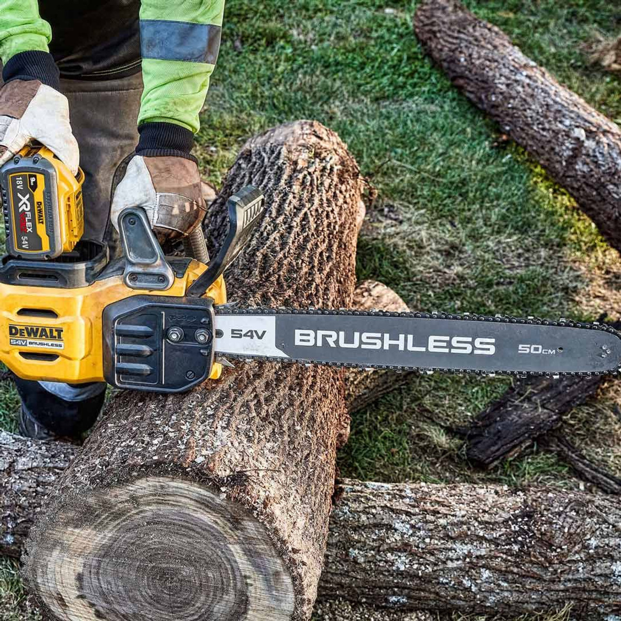 DeWalt DCMCS575N XJ 54V FlexVolt Cordless 50cm Chainsaw Toolforce.ie