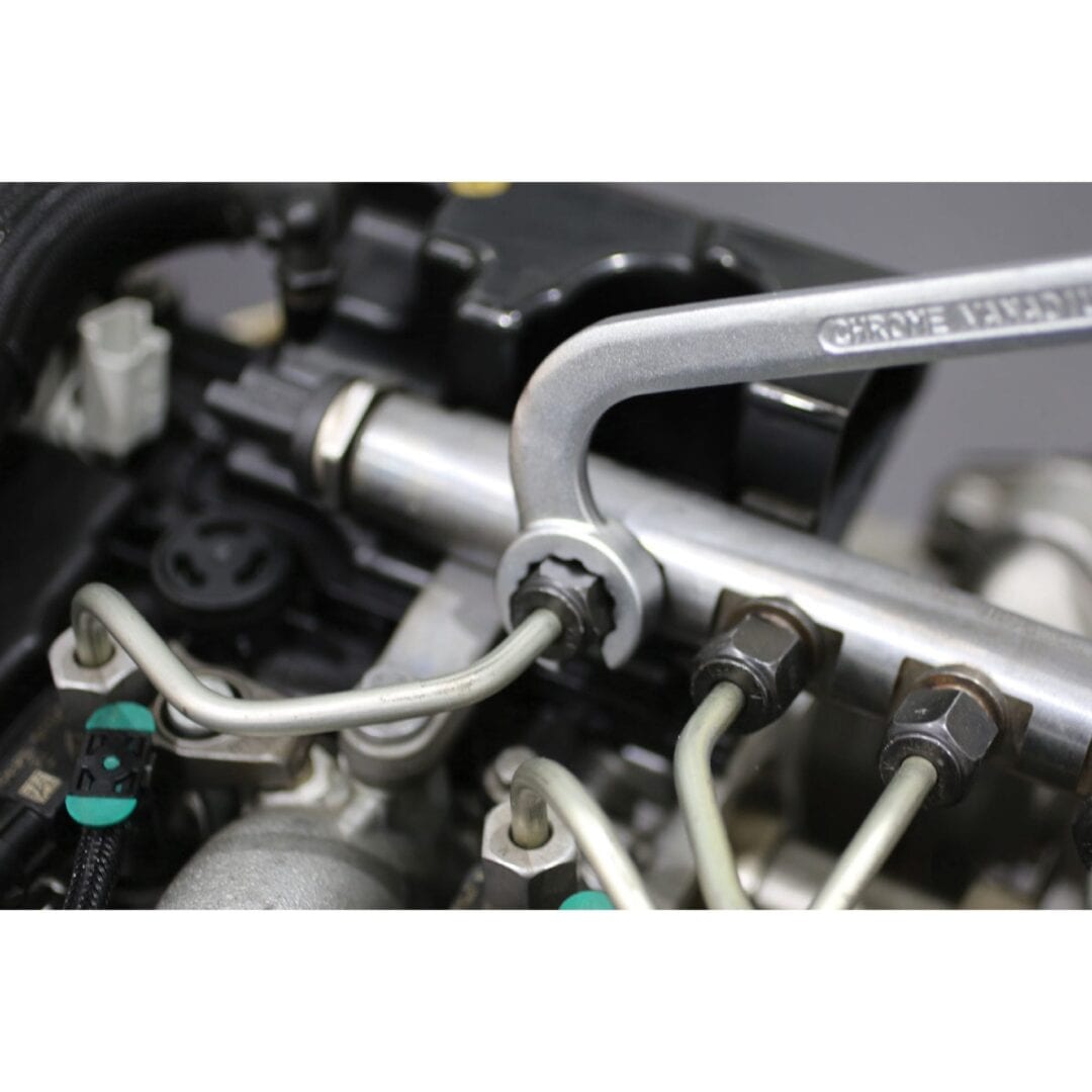 For removing and installing fuel injection lines on diesel PSA HDi engines