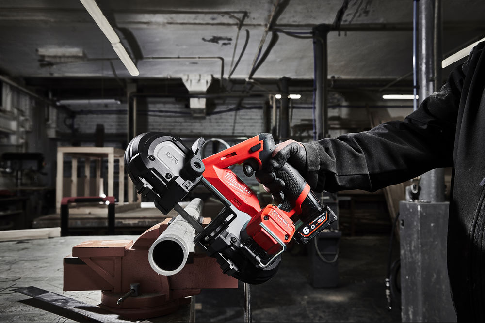 Milwaukee M12 FUEL COMPACT 64MM BANDSAW M12FBS64-0C  | Integrated blade cover protects user from injuries by preventing any access to the blade.