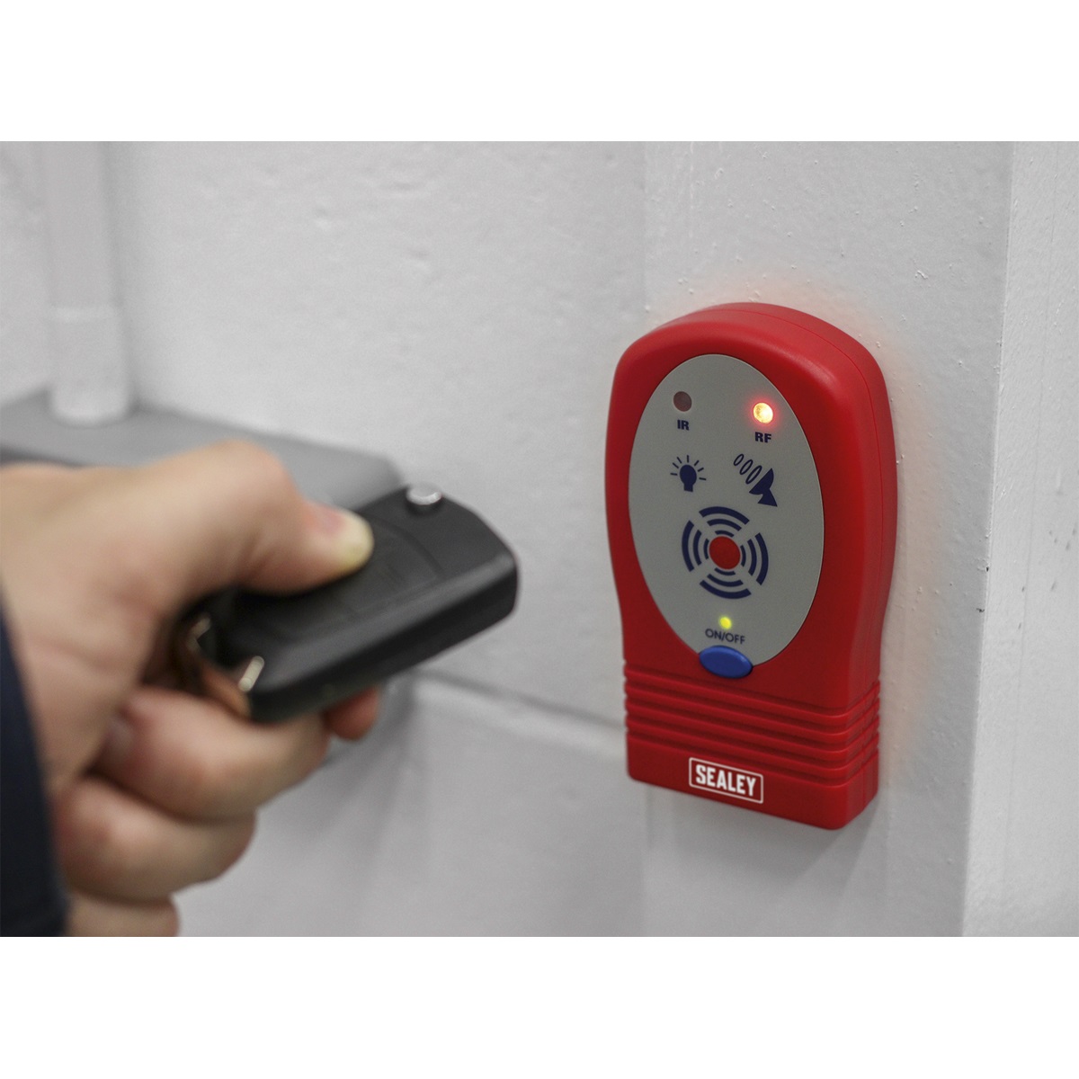 IR & RF Key Fob Tester | Detects and confirms radio frequency and/or infrared emission from key fobs and remote controls. | toolforce.ie