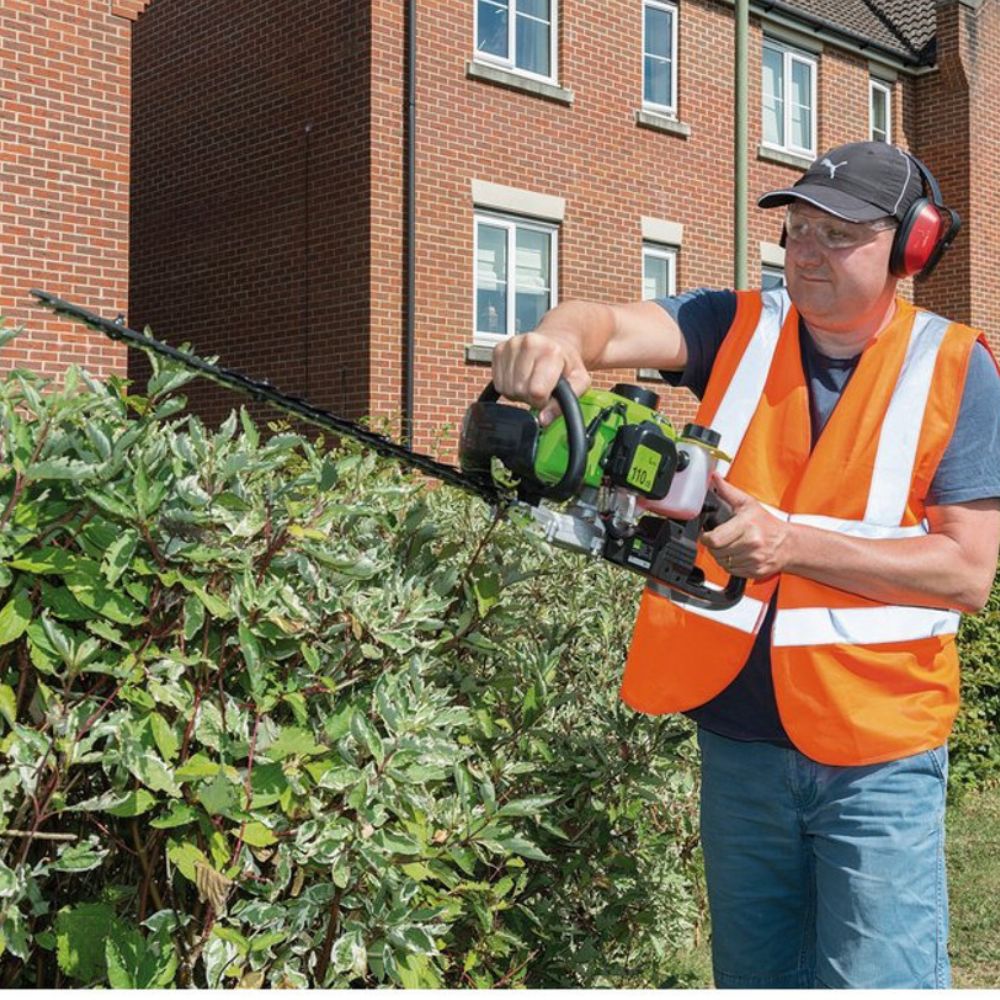 2 stroke petrol engine petrol hedge trimmer