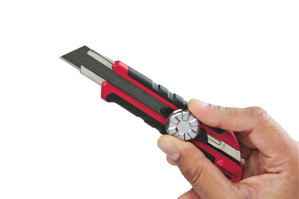 MILWAUKEE 18MM SNAP OFF KNIFE, Iron carbide blade for longer lifetime, increased sharpness and clean cut finish.