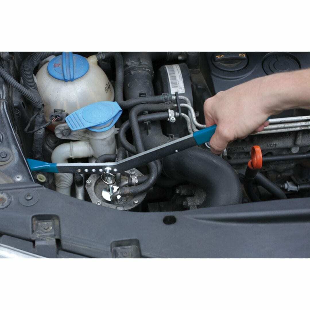 Helps ensures correct fitment of fuel filter housing top