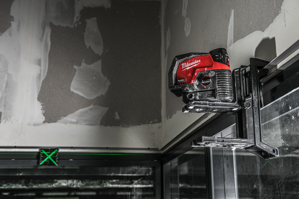 Milwaukee M12 Fuel Cross Laser Level Kit M12CLLP-202X