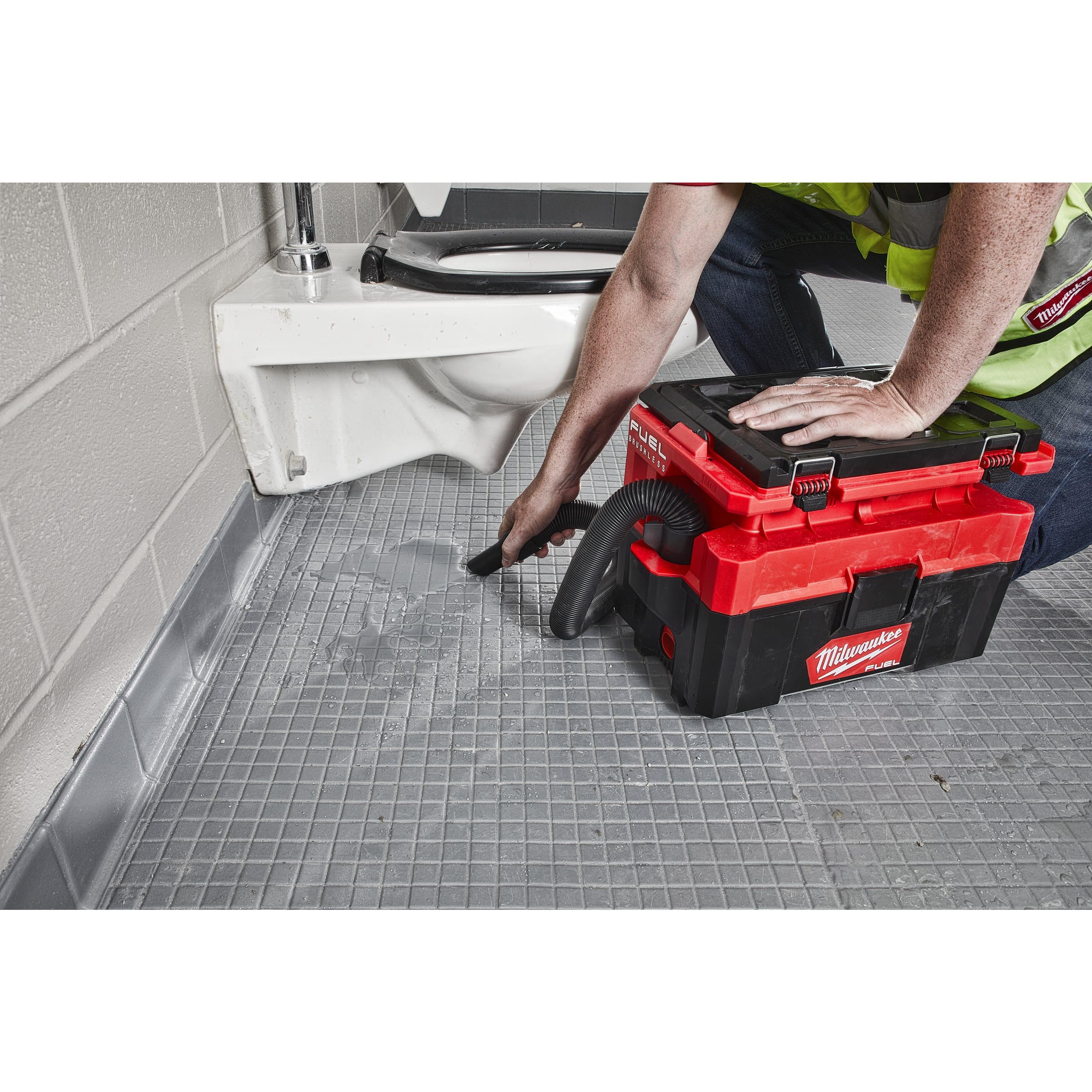 Milwaukee M18 Packout Vacuum M18 FPOVCL-0 | POWERSTATE™ brushless motor delivers powerful performance to easily clean up common wet and dry jobsite debris | toolforce.ie