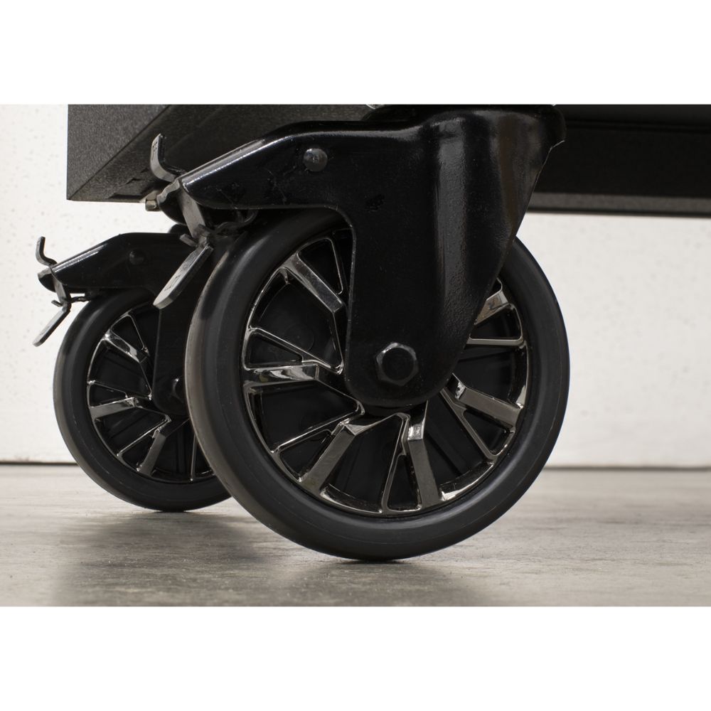 Fitted with four Ø125mm PP wheels with black chrome effect alloys, two castors with quick release anti-rotation toe locks and two fixed wheels.