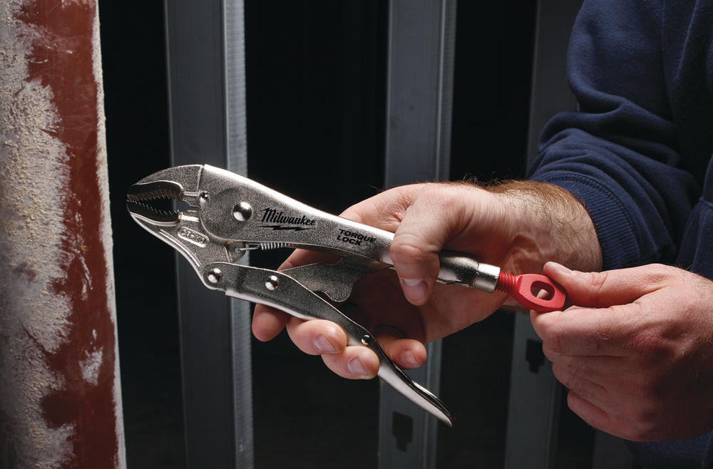MILWAUKEE 10" CURVED JAW LOCKING PLIERS, Lever release design: Traditional release lever for jobsite convenience.